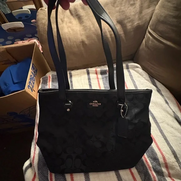 バッグ Coach Tote Bag Signature Canvas Black COACH Taxi Tote Bag 21 in Signature Canvas | Belk